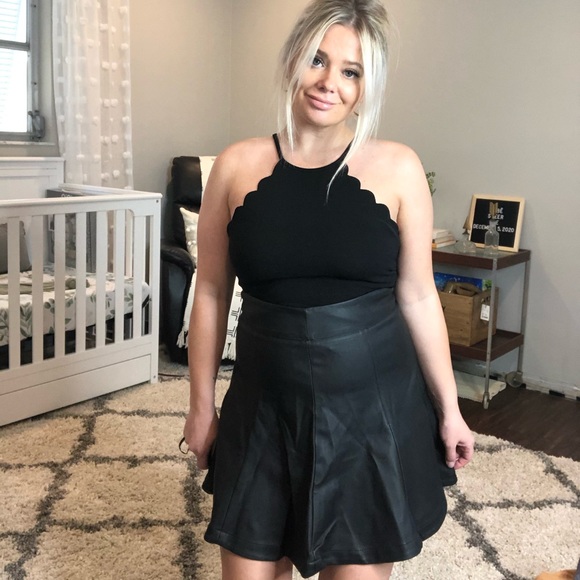 BLACK PLEATHER SKIRT - Picture 2 of 4